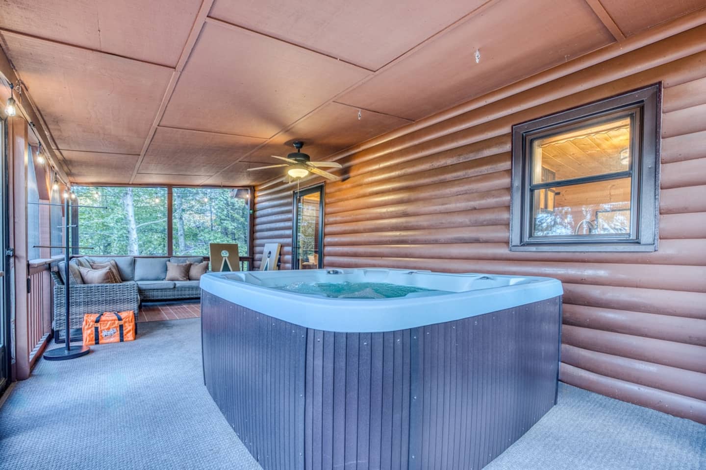 Elijay Luxe Cabin interior